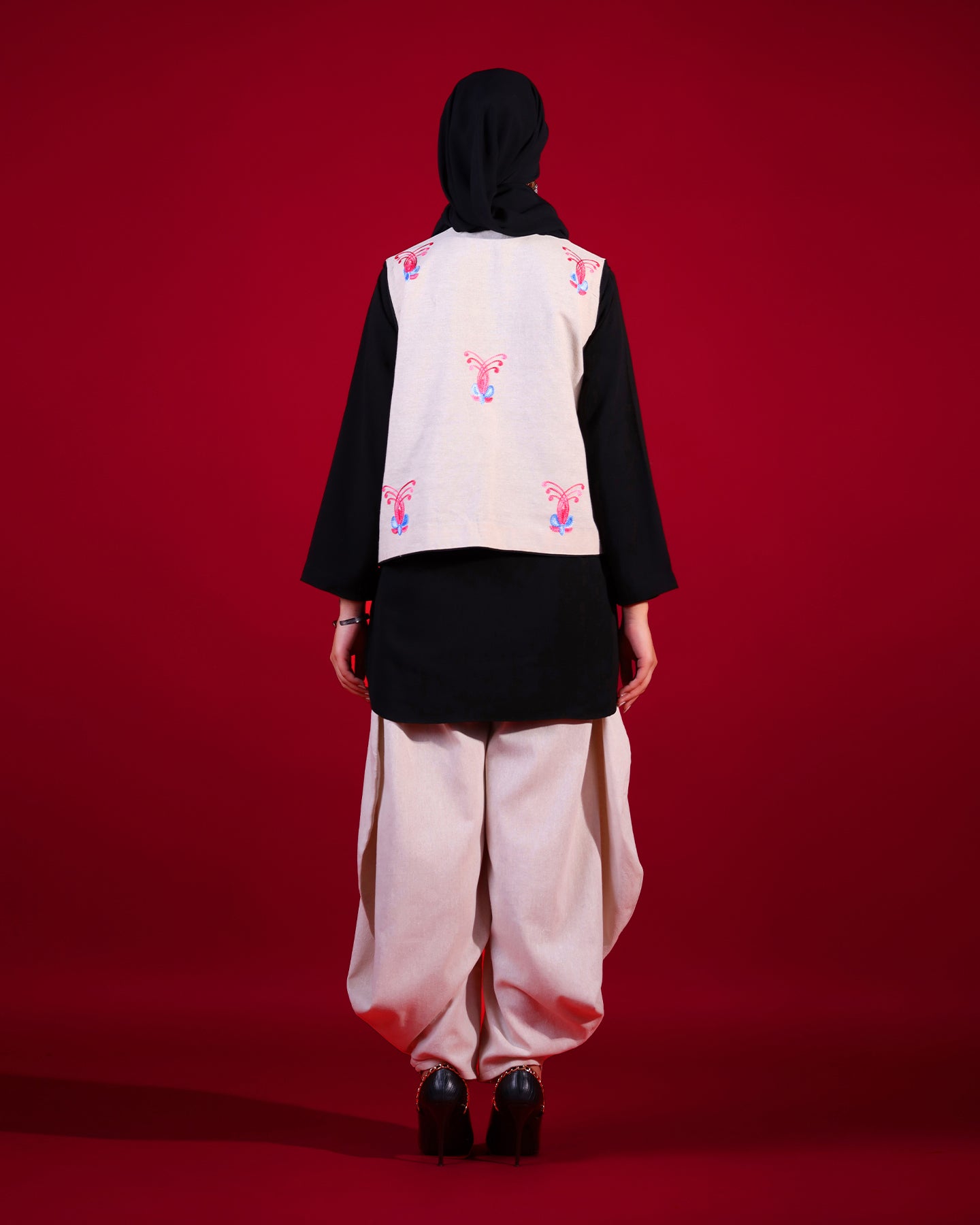 Zaha – Irish Linen Koti Set